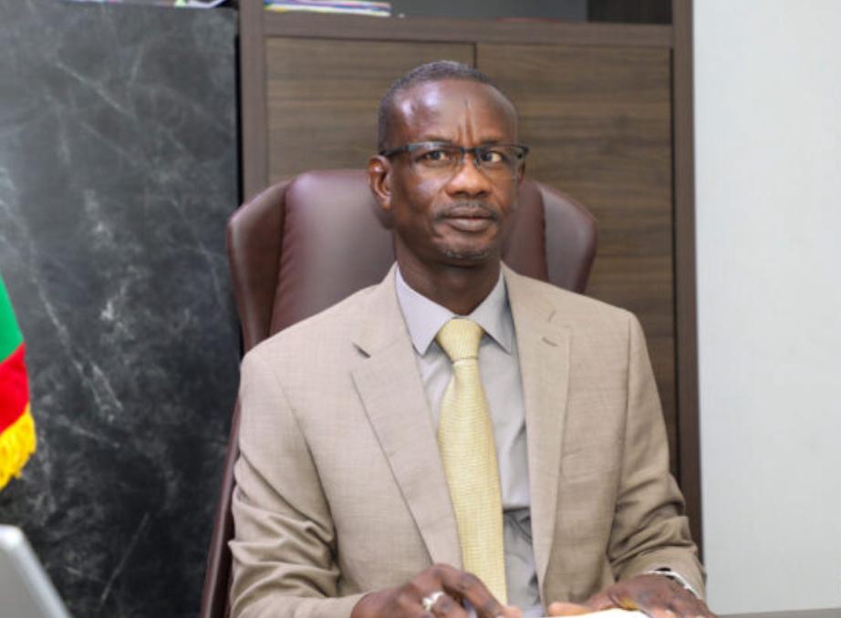 Le Directeur Général de la SOMIR dans son bureau